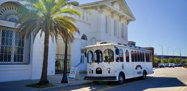 tour bus parked in front of the History Museum