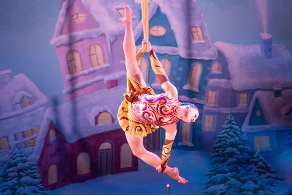 Cirque Dreams Holidaze