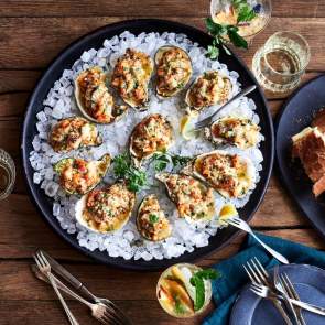 Plate of Oysters on ice