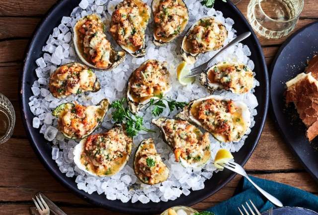 Plate of Oysters on ice