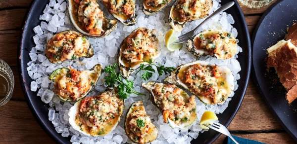 Plate of Oysters on ice