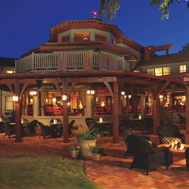 a luxury hotel in mobile - places to stay in mobile al