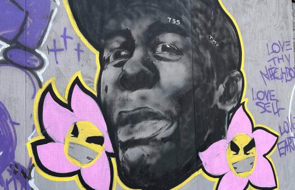 Mural of Hank Aaron's face