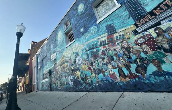 Mural of a crowd of people