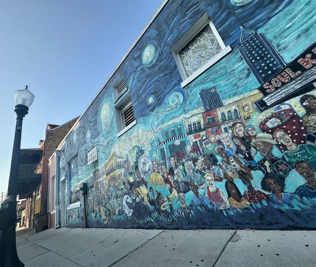 Mural of a crowd of people